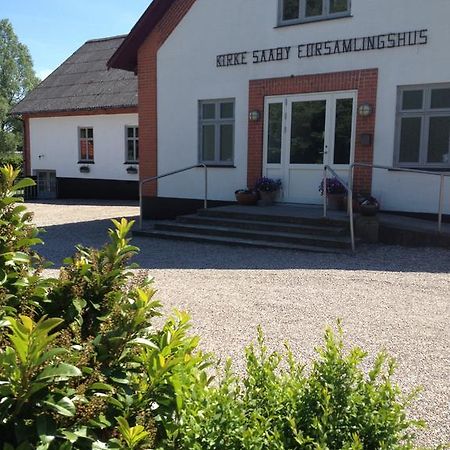 Kirke Saaby Forsamlingshus Motel Eksteriør billede
