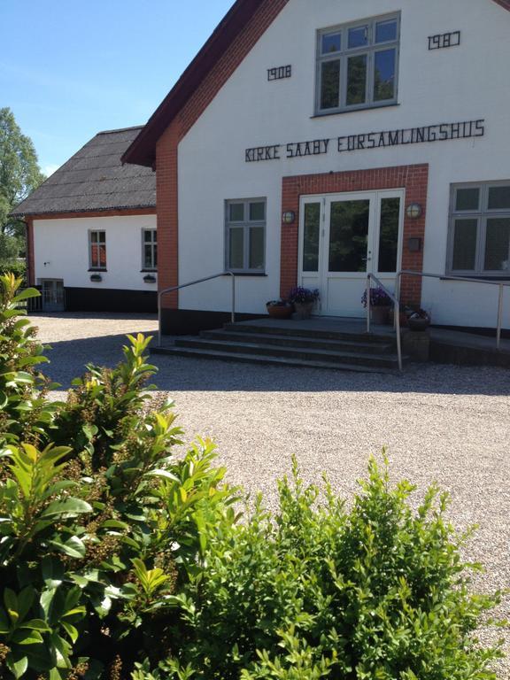 Kirke Saaby Forsamlingshus Motel Eksteriør billede