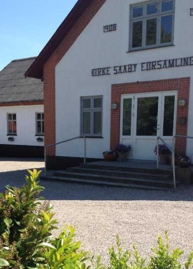 Kirke Saaby Forsamlingshus Motel Eksteriør billede