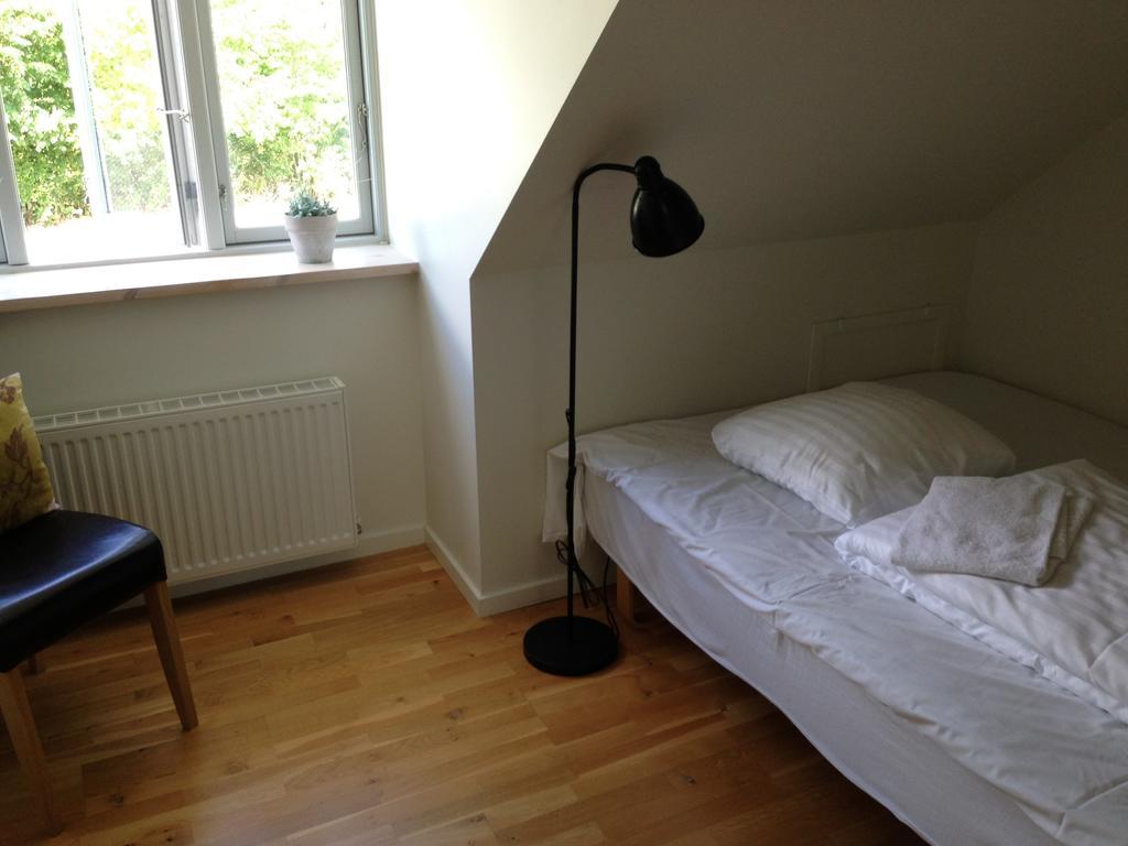 Kirke Saaby Forsamlingshus Motel Værelse billede