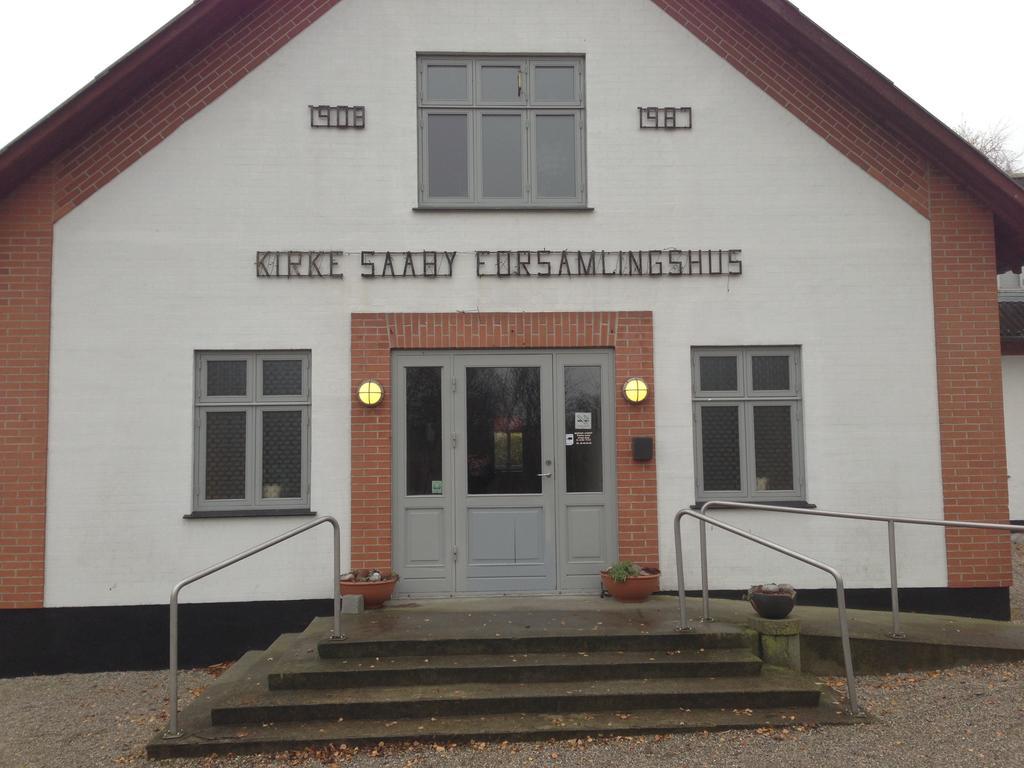 Kirke Saaby Forsamlingshus Motel Eksteriør billede
